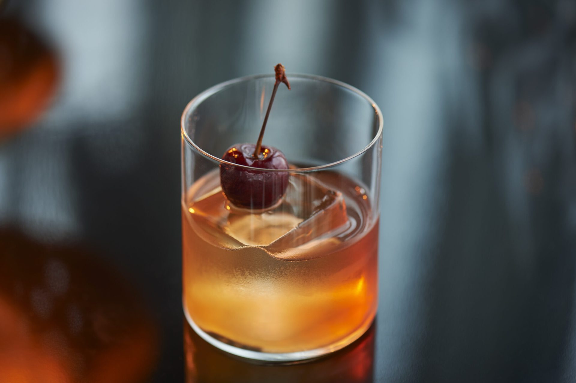 INTIMATE DRINKS RECEPTIONS
For smaller drinks receptions, our three glass-walled private dining rooms can accommodate up to 50 guests when combined. Alternatively, for more informal drinks receptions you can reserve an area in our bar
